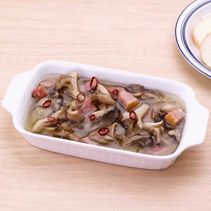 牡蠣と舞茸とベーコンのアヒージョ