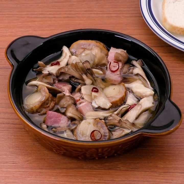 舞茸とホタテとベーコンのアヒージョ