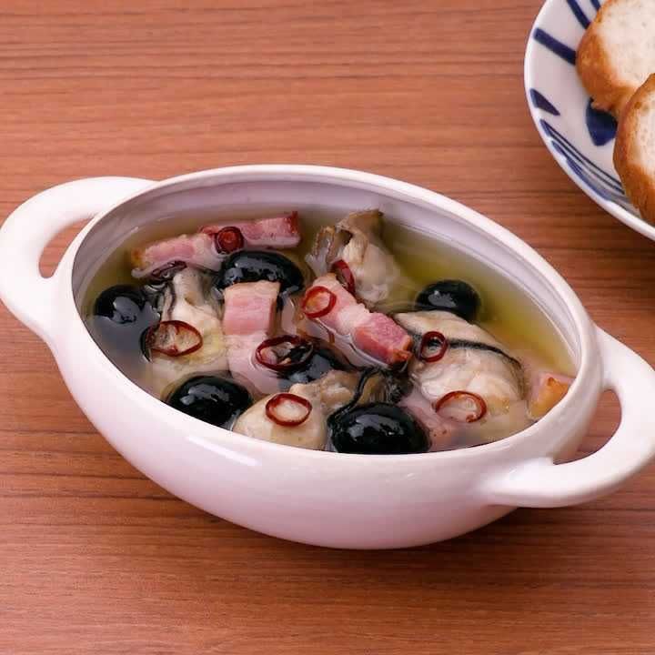 牡蠣とオリーブとベーコンのアヒージョ