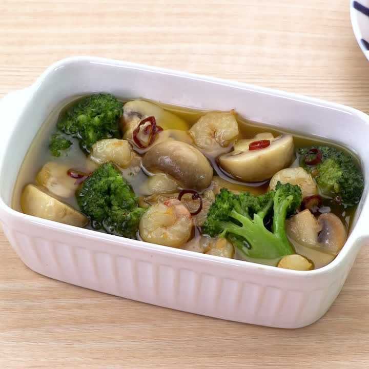 マッシュルームとブロッコリーのアヒージョ