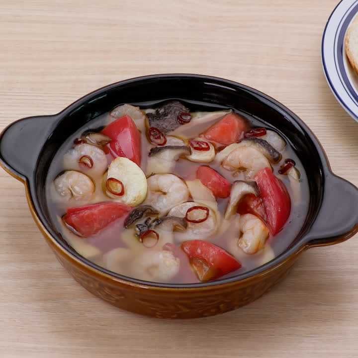 エリンギとえびとトマトのアヒージョ