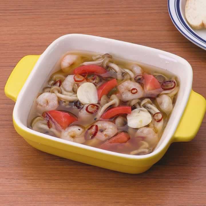 しめじとえびとトマトのアヒージョ