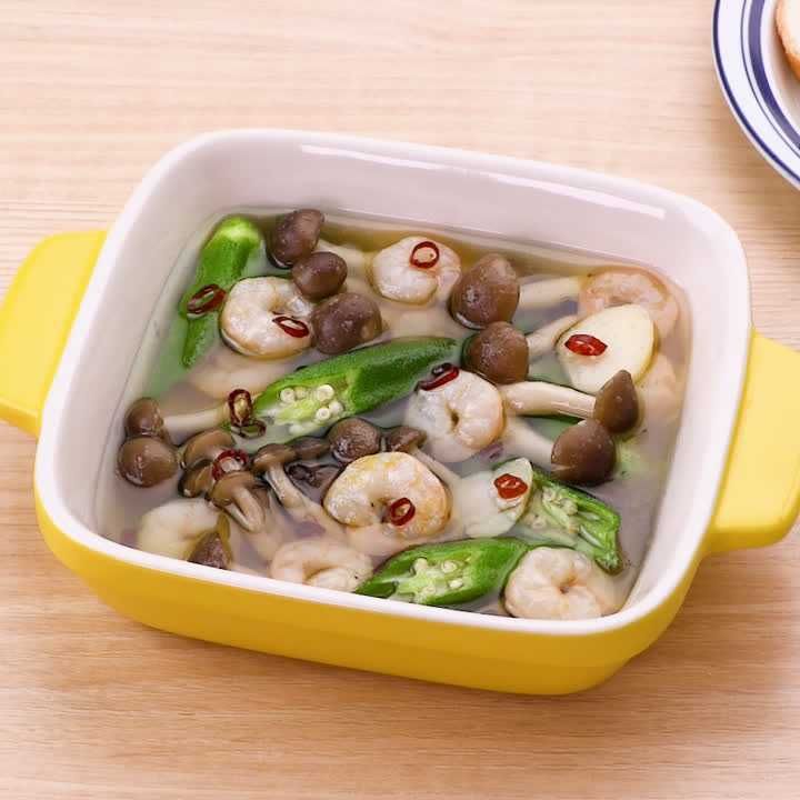 しめじとえびとオクラのアヒージョ