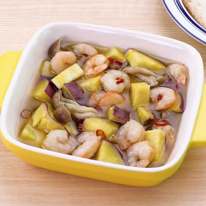 しめじとえびとさつまいものアヒージョ