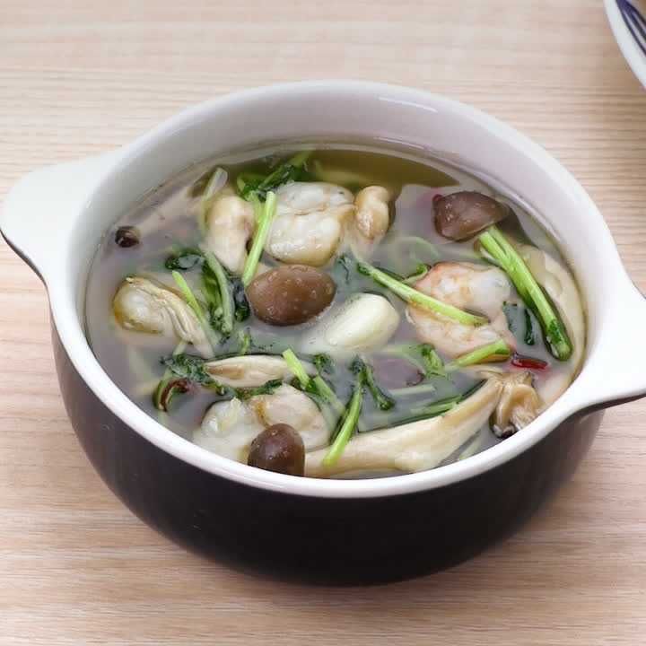 しめじとえびと豆苗のアヒージョ