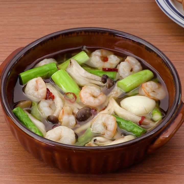 しめじとえびとアスパラのアヒージョ