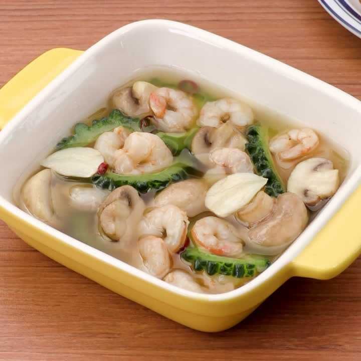 マッシュルームとゴーヤーのアヒージョ