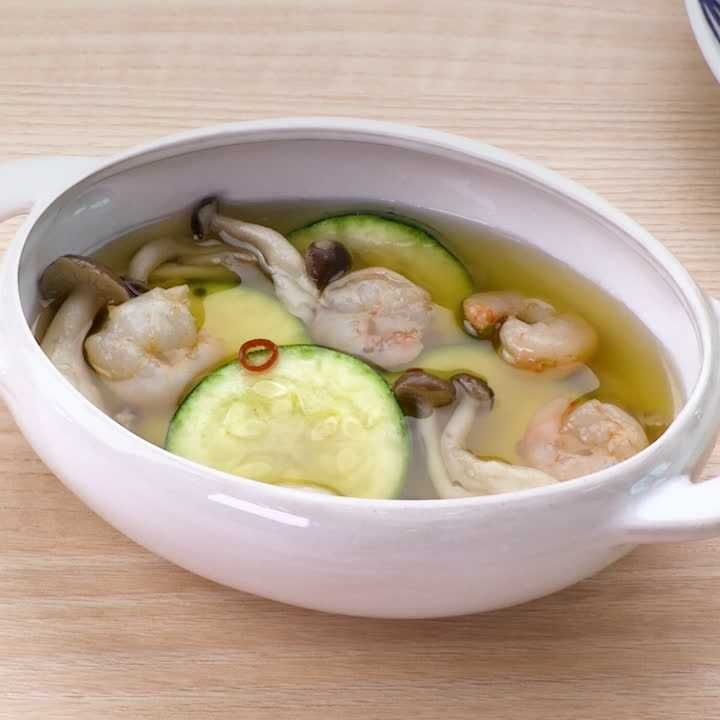 しめじとえびとズッキーニのアヒージョ