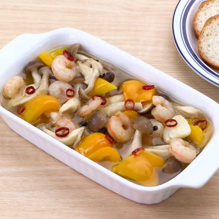 しめじとえびとパプリカのアヒージョ