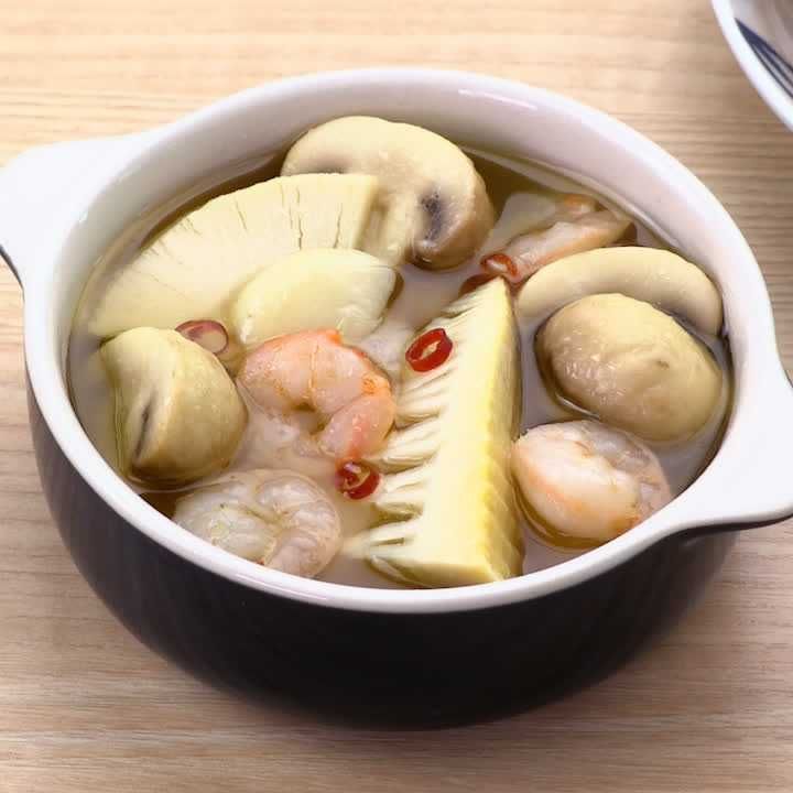 マッシュルームとたけのこのアヒージョ