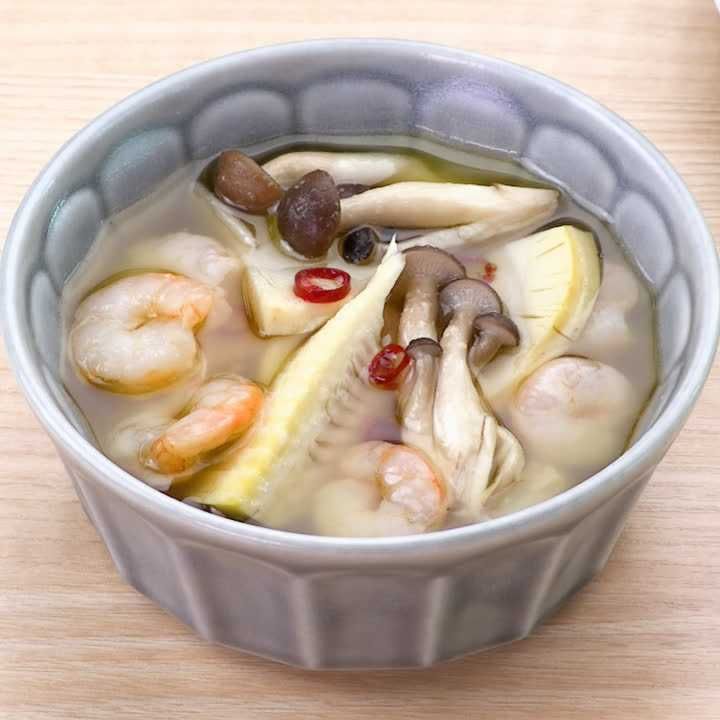 しめじとえびとたけのこのアヒージョ