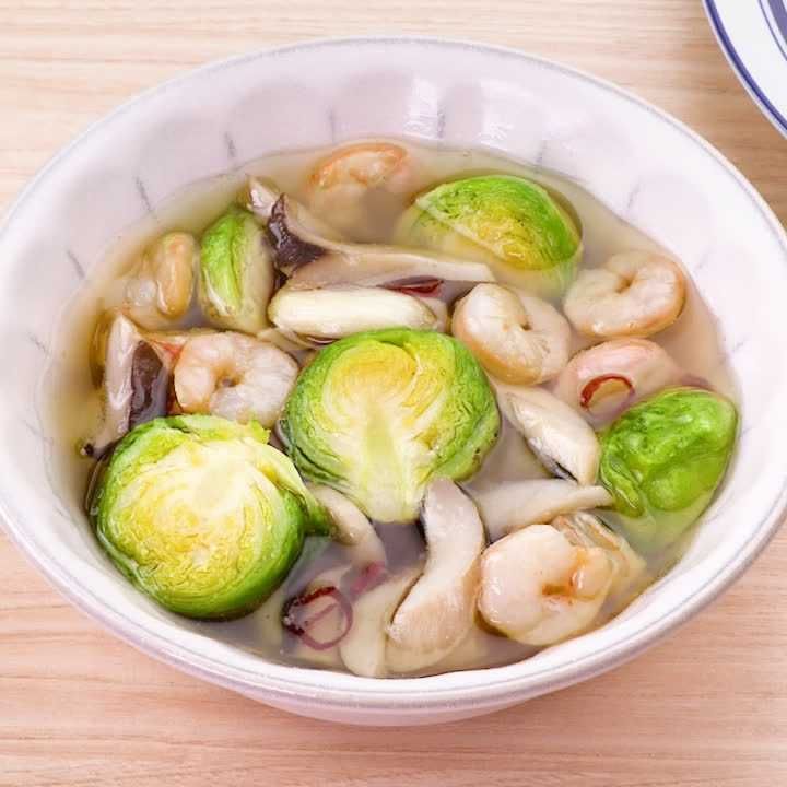 エリンギとえびと芽キャベツのアヒージョ