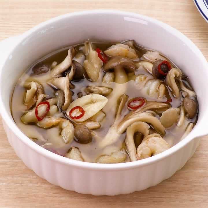 しめじとえびと舞茸のアヒージョ