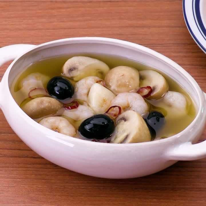 マッシュルームとオリーブのアヒージョ