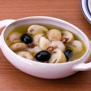 マッシュルームとオリーブのアヒージョ