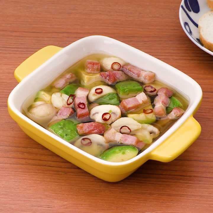 マッシュルームとアボカドの簡単アヒージョ