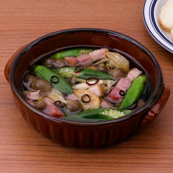 しめじとオクラとベーコンのアヒージョ