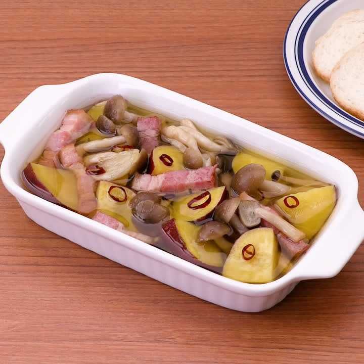 しめじとさつまいもとベーコンのアヒージョ
