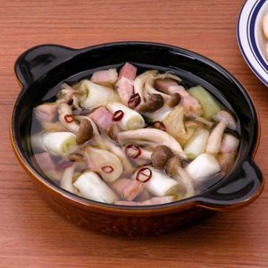 「しめじとねぎとベーコンのアヒージョ」のレシピ動画