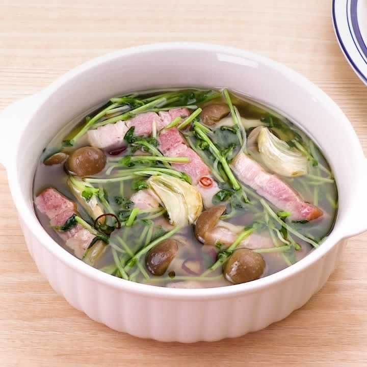 しめじと豆苗とベーコンのアヒージョ