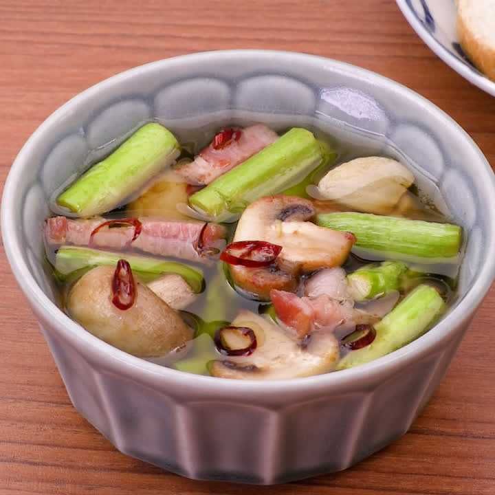 マッシュルームとアスパラの簡単アヒージョ