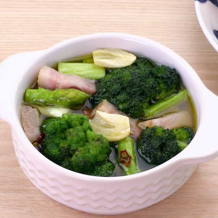 ブロッコリーとアスパラのアヒージョ