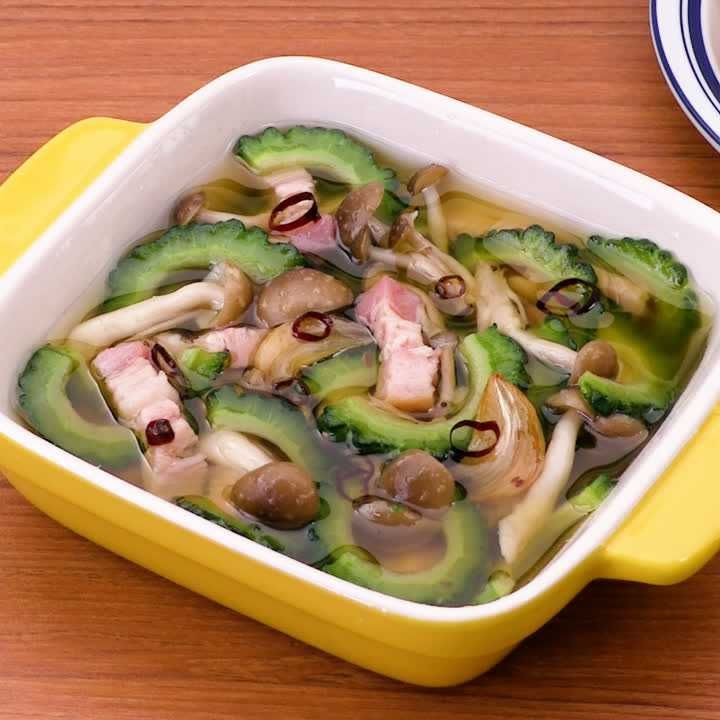 しめじとゴーヤーとベーコンのアヒージョ