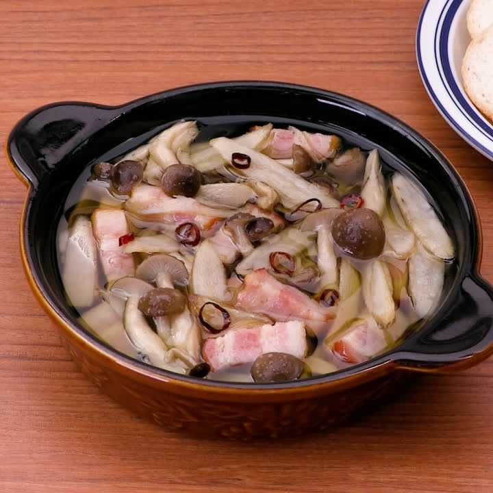 しめじとごぼうとベーコンのアヒージョ