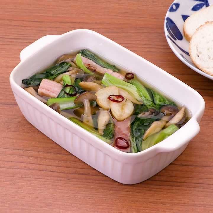 しめじとチンゲン菜とベーコンのアヒージョ