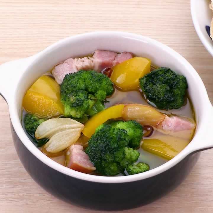 ブロッコリーとパプリカのアヒージョ