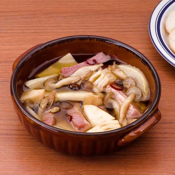 しめじとたけのことベーコンのアヒージョ