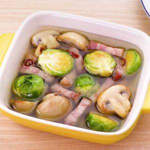 「マッシュルームと芽キャベツの簡単アヒージョ」のレシピ動画