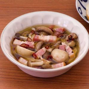 「マッシュルームとしめじの簡単アヒージョ」のレシピ動画