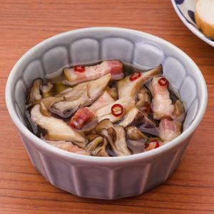 「エリンギと舞茸のアヒージョ」のレシピ動画