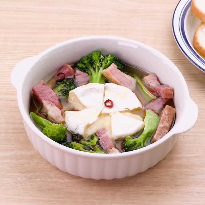 ブロッコリーとチーズのアヒージョ