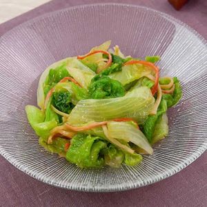 「レタスとかにかまぼこのごまあえ」のレシピ動画