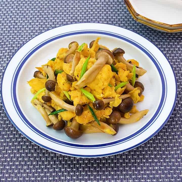 しめじのふわふわ卵炒め