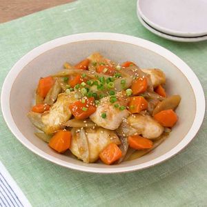 「ごぼうと鶏むね肉の照りマヨ炒め」のレシピ動画