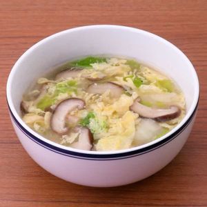 「白菜としいたけの中華卵スープ」のレシピ動画