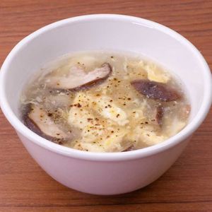 「しいたけと玉ねぎの中華卵スープ」のレシピ動画