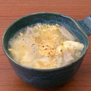 玉ねぎとえのきの中華卵スープ