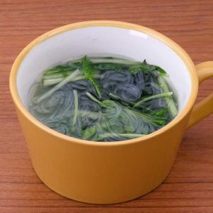 「水菜とわかめの春雨スープ」のレシピ動画