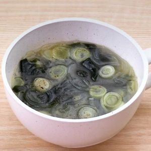 ねぎとわかめの春雨スープ