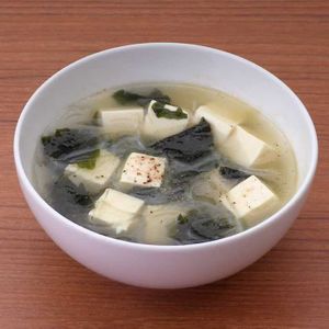 「豆腐とわかめの春雨スープ」のレシピ動画