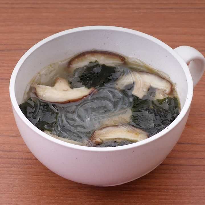 しいたけとわかめの春雨スープ