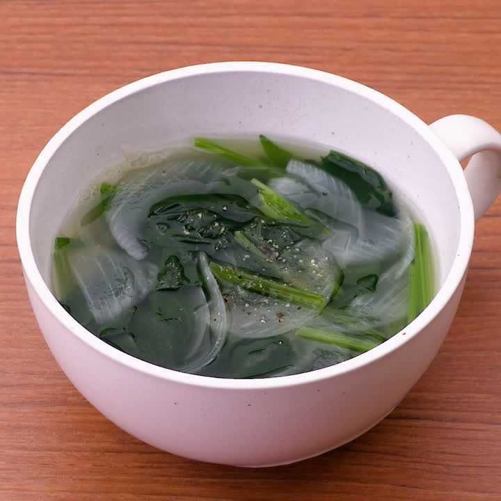 ほうれん草と玉ねぎの生姜中華スープ