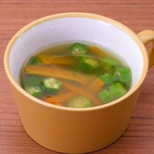 「オクラとにんじんの生姜中華スープ」のレシピ動画