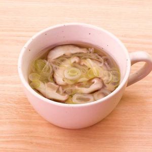 「ねぎとしいたけの生姜中華スープ」のレシピ動画