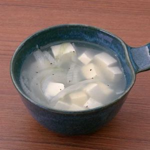 「豆腐と玉ねぎの生姜中華スープ」のレシピ動画