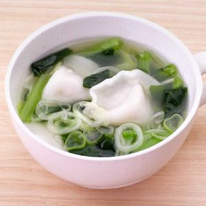 「小松菜とねぎの餃子スープ」のレシピ動画